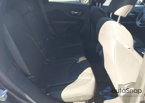 2016 Jeep Cherokee Latitude z USA, uszkodzony, nr VIN 1C4PJLCB4GW177054